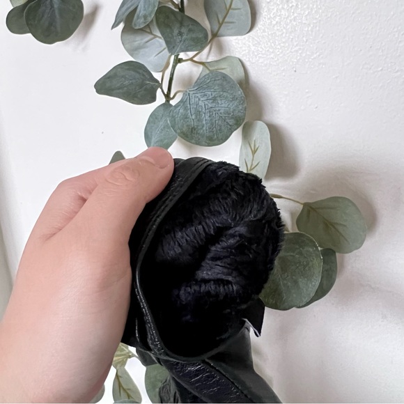 Faux Leather Gloves - Picture 5 of 5